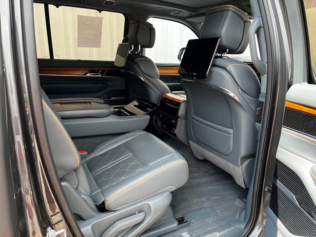 2022 Jeep Grand Wagoneer Series III