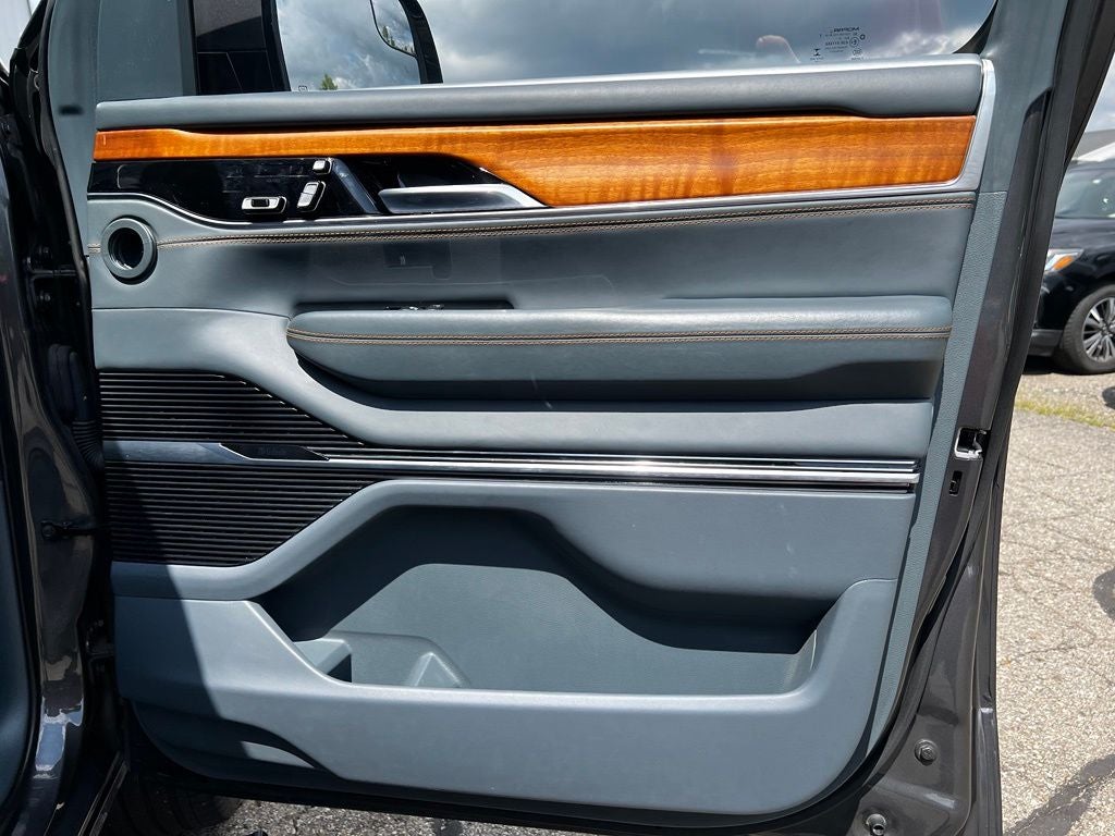 2022 Jeep Grand Wagoneer Series III