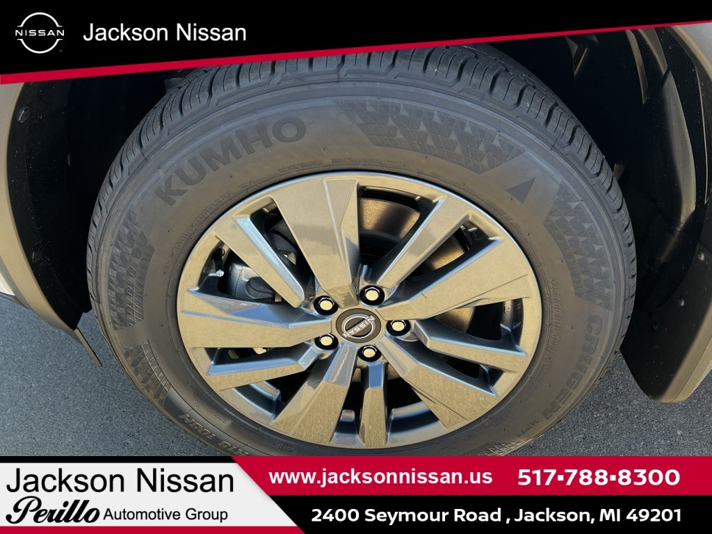 2025 Nissan Pathfinder SV