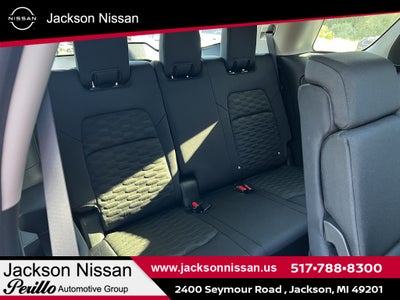 2025 Nissan Pathfinder SV