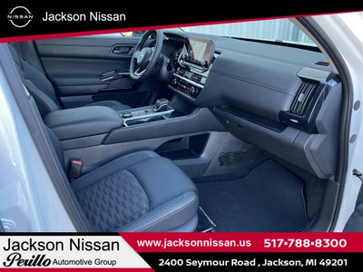 2025 Nissan Pathfinder SV