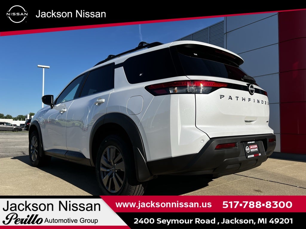 2025 Nissan Pathfinder SV