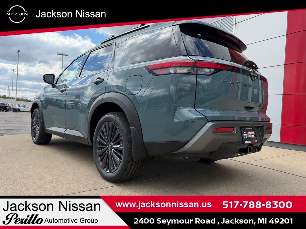 2026 Nissan Pathfinder SL
