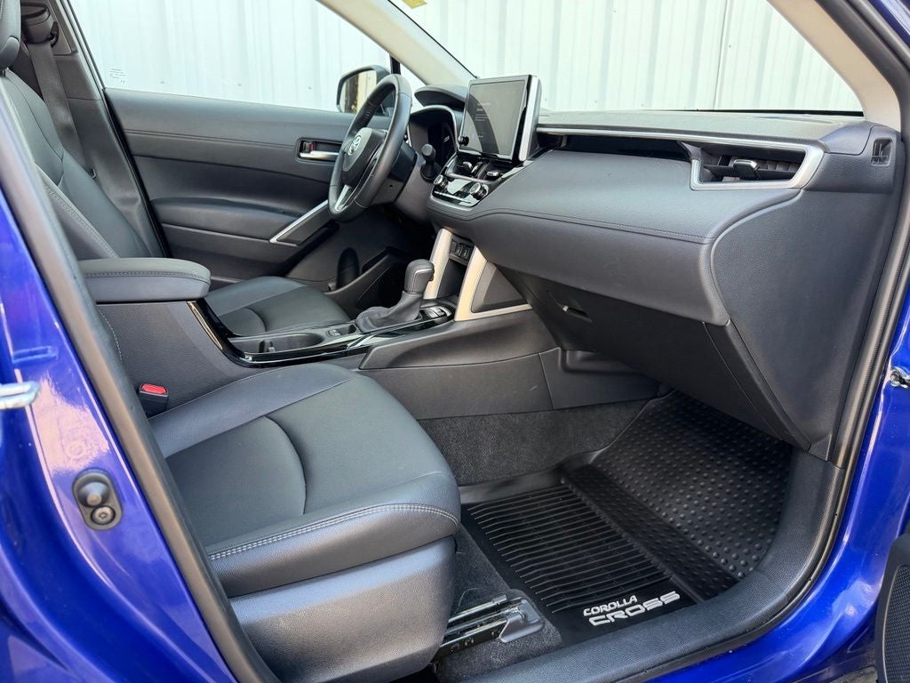 2025 Toyota Corolla Cross XLE