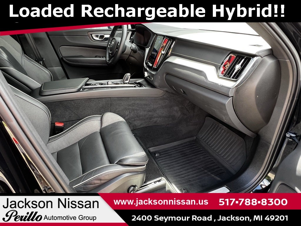 2022 Volvo XC60 Recharge Plug-In Hybrid T8 R-Design AWD