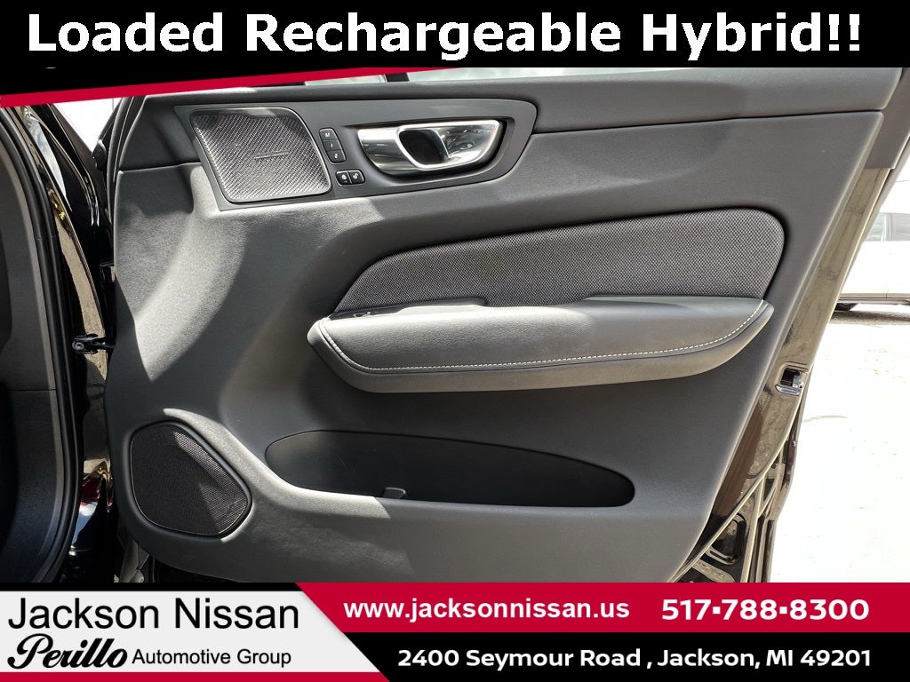 2022 Volvo XC60 Recharge Plug-In Hybrid T8 R-Design AWD