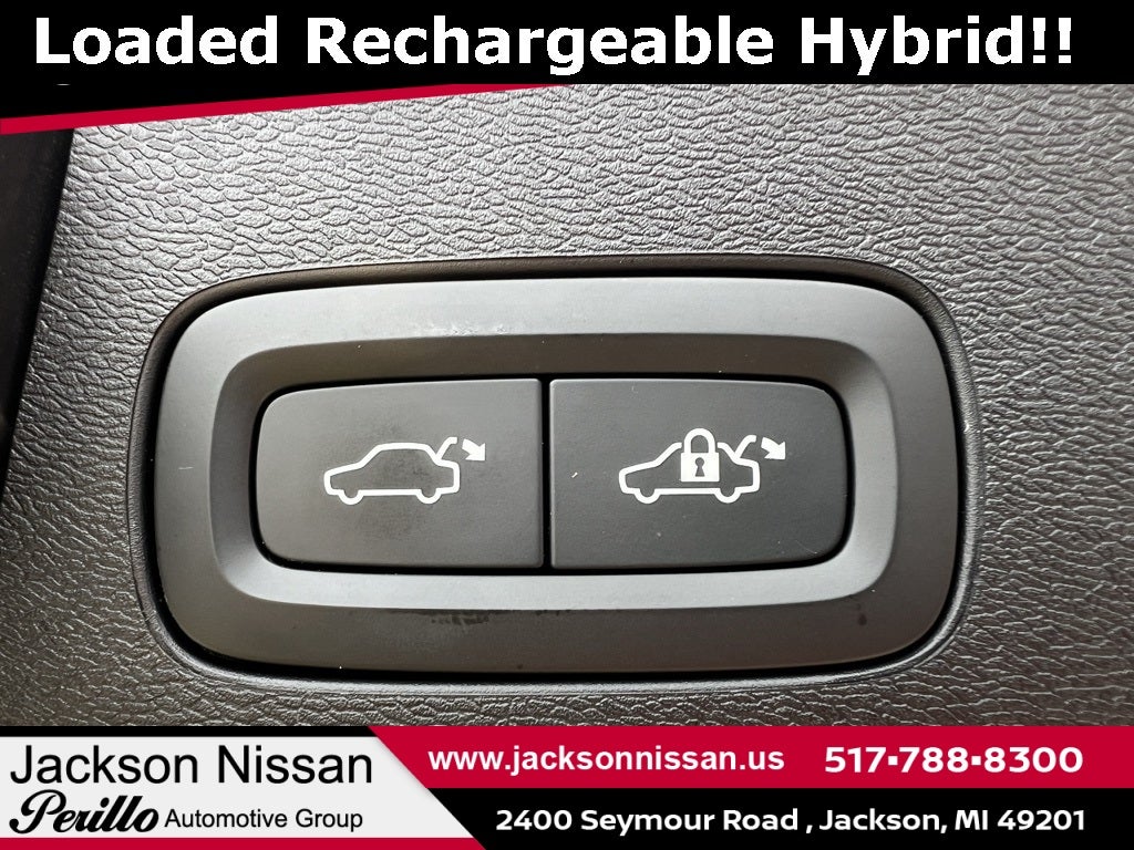 2022 Volvo XC60 Recharge Plug-In Hybrid T8 R-Design AWD