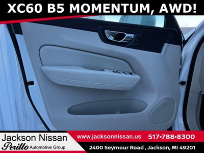 2022 Volvo XC60 B5 Momentum