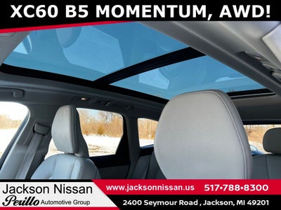 2022 Volvo XC60 B5 Momentum