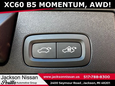 2022 Volvo XC60 B5 Momentum