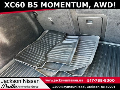 2022 Volvo XC60 B5 Momentum